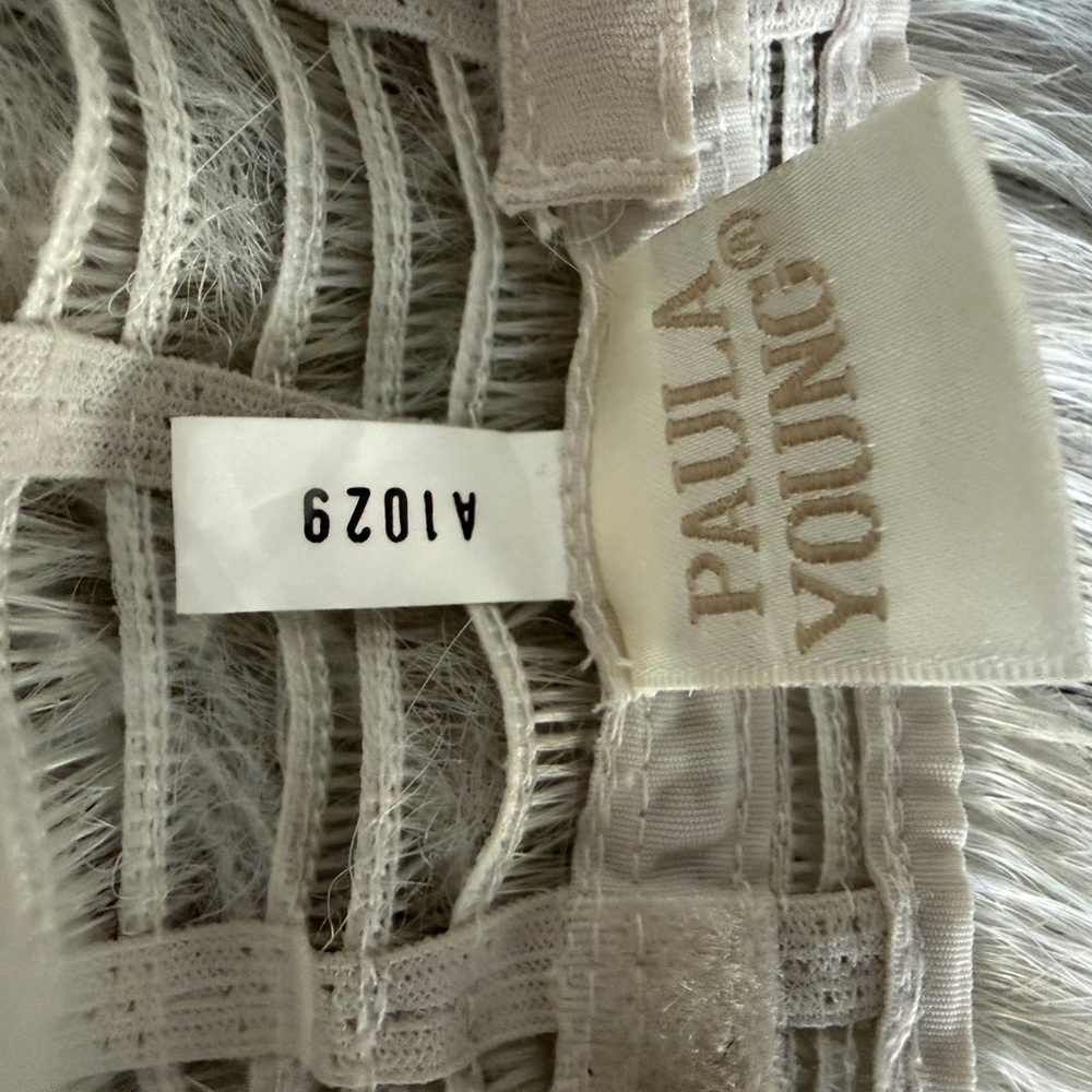 Lot of 2 Paula Young Synthetic Wigs A1029 & A2094 Gray Silver Short Style - Picture 14 of 14